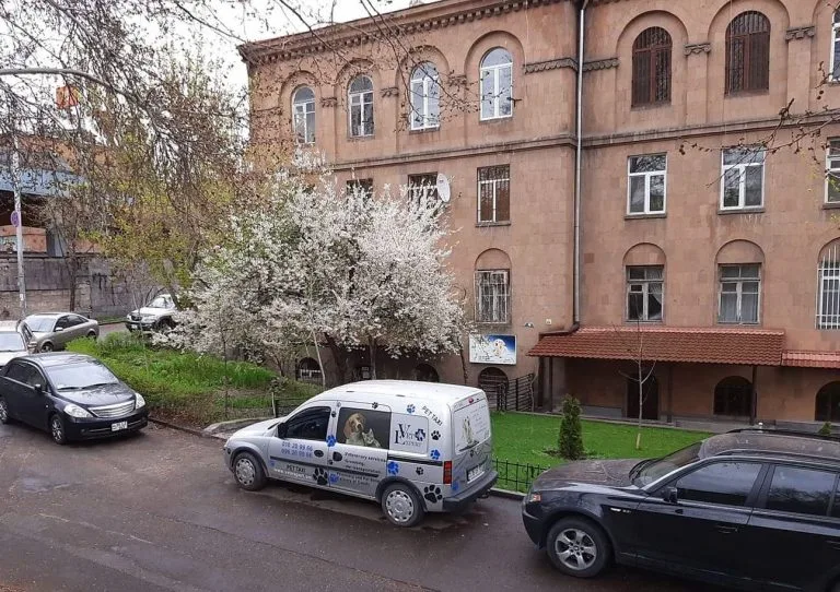 Լամբադա կամրջի հարևանությամբ